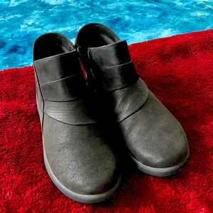 Black, size 8 Cloudstepper by Clarks booties. Never worn.